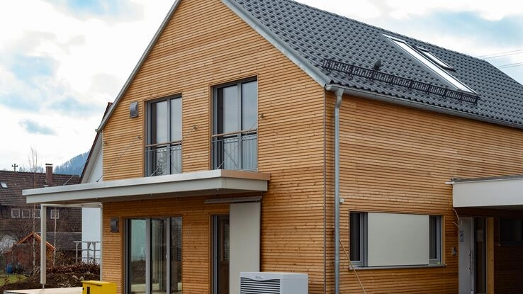 Ein fertige Haus mit viel verarbeitetem Holz