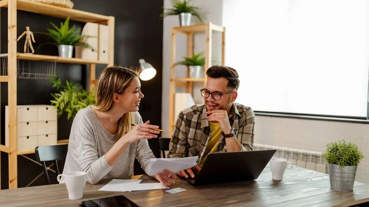 Wie finden und bekommen wir eine Wohnung? Taktiken: Geduld und Aktivität.