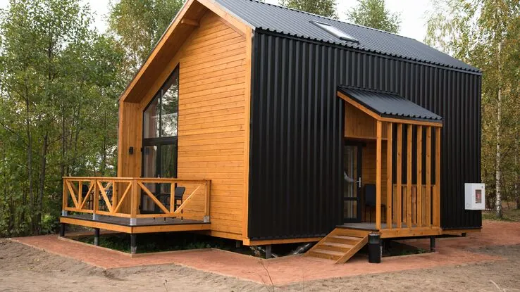 Das Foto zeigt ein Modulhaus.Eine Art von Tiny House, oft aus Schiffscontainer.