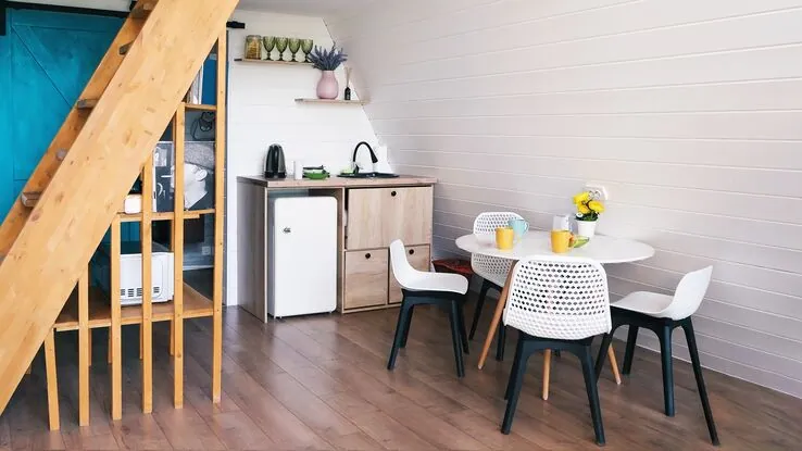 Das Foto zeigt ein Zimmer und steht symbolisch für das Thema Micro Apartment.