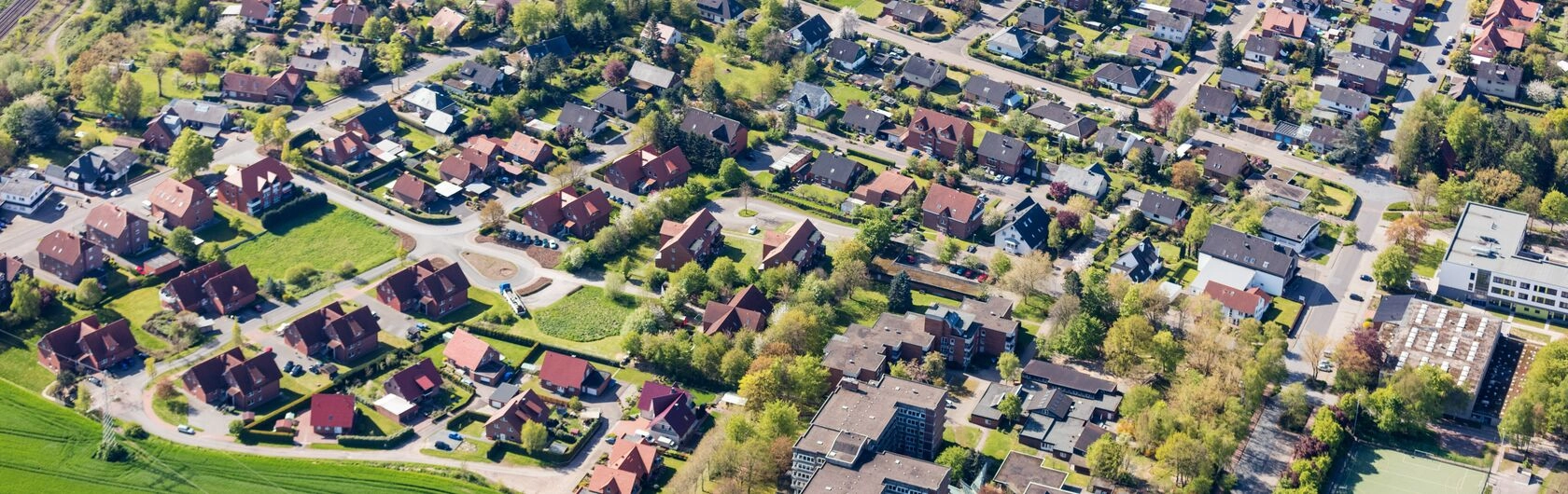 Das Bild zeigt viele Häuser von oben und steht für regionale Fördermittel in Baden-Württemberg.